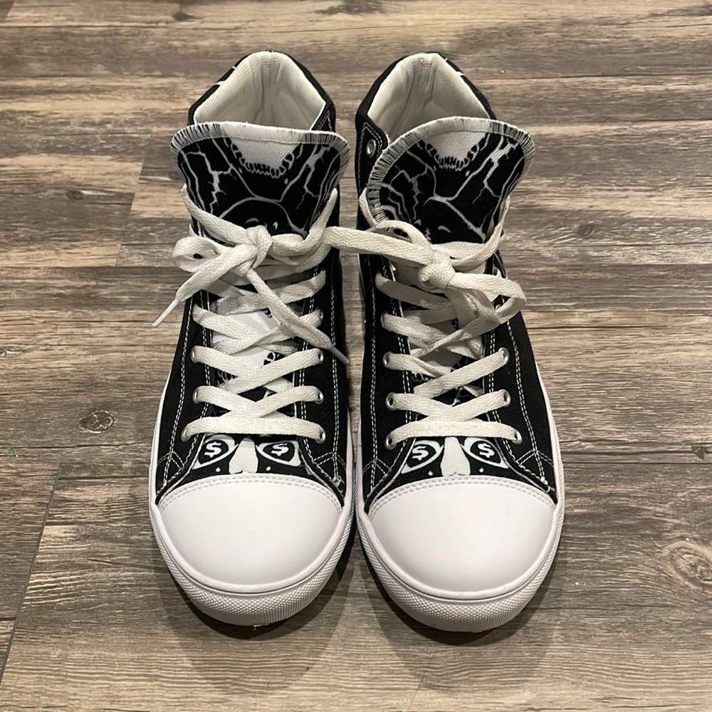Converse Heartless
Custom designs